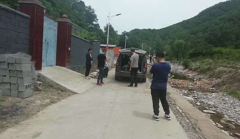 農業部的王博士與愛麗潔領導前往河北承德做農村廁所配套試點